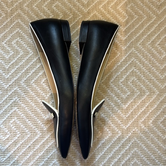 Black and white loafer with bow. Size 7 - Picture 4 of 6